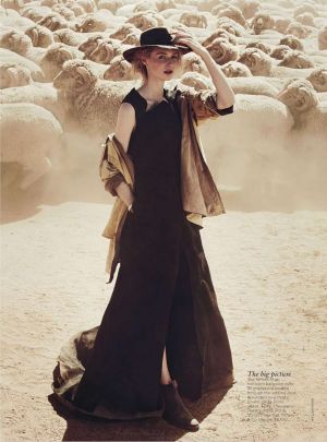 Elizabeth Debicki Vogue Australia Dec 2012.jpg